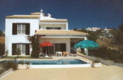 Die Ansicht des Hauses vom Swimming Pool (&nbsp;Garten )